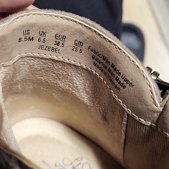 Tan Block heel Lifestride women's Jezebel Micro Suede Ankle boots. US 8 1/2 M - Picture 6 of 7